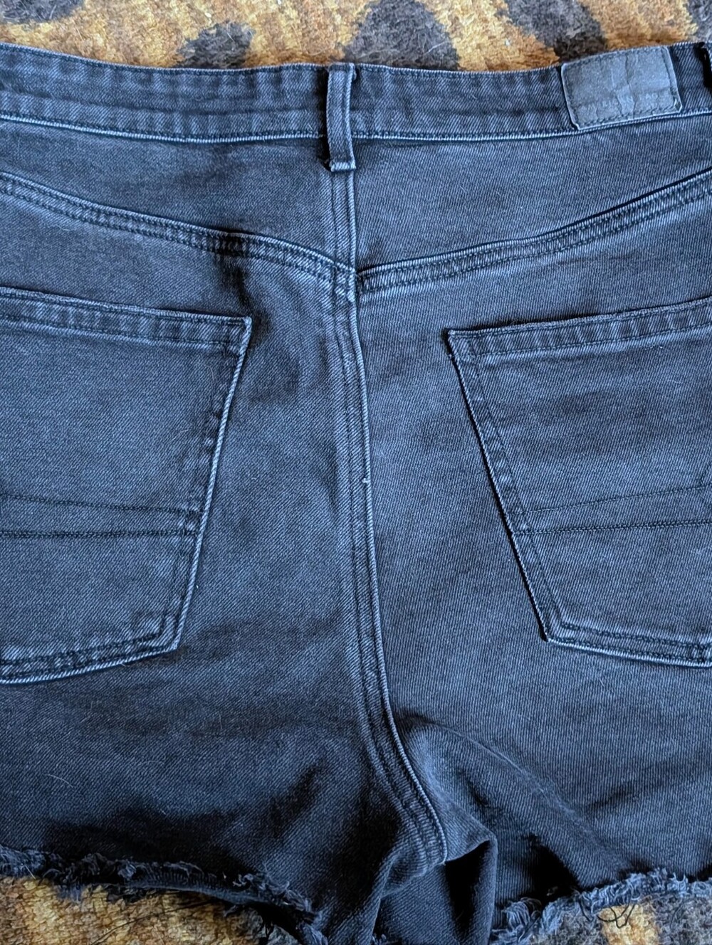American Eagle High Rise Stretch Boyfriend Black Distressed Denim Shorts Women 6 - Picture 2 of 4